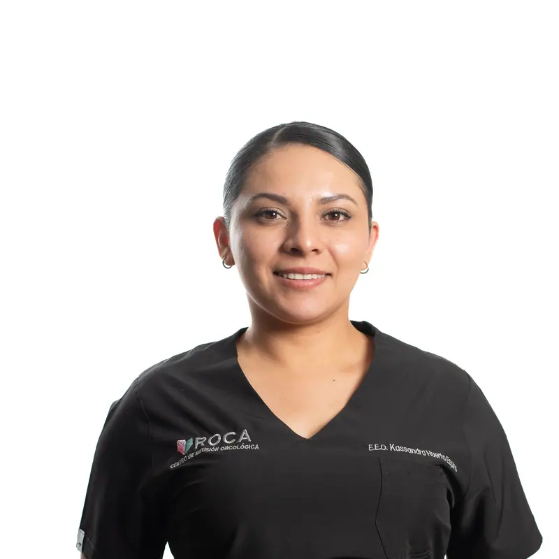 L.E.O. Jennifer Sabine Rosales Alcauter, Licenciada en Enfermería y Obstetricia, en el centro de infusión oncológica ROCA